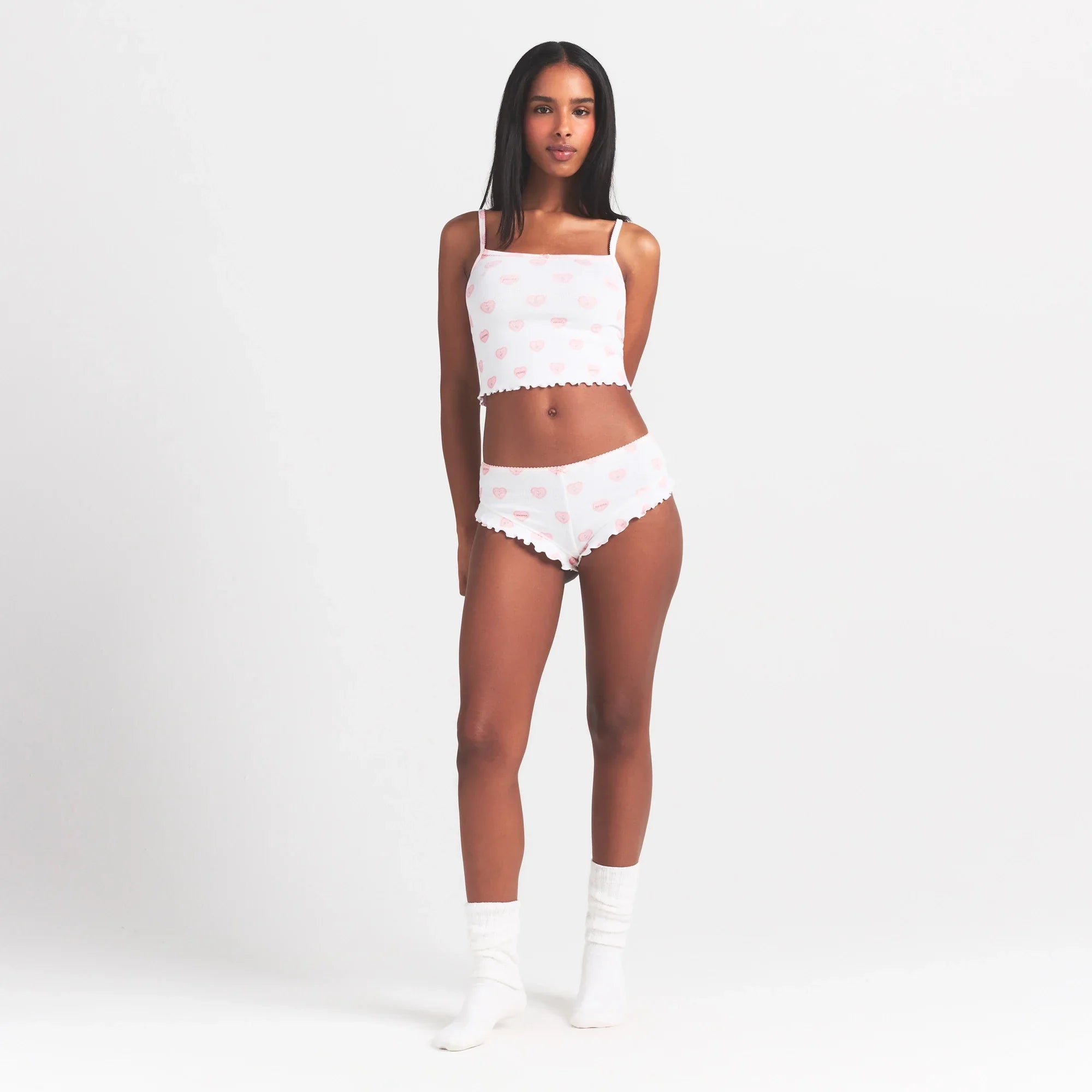 SKIMS LOGO POINTELLE CAMI SLEEP SET | SNOW LACE HEARTS - Mind Türkiye