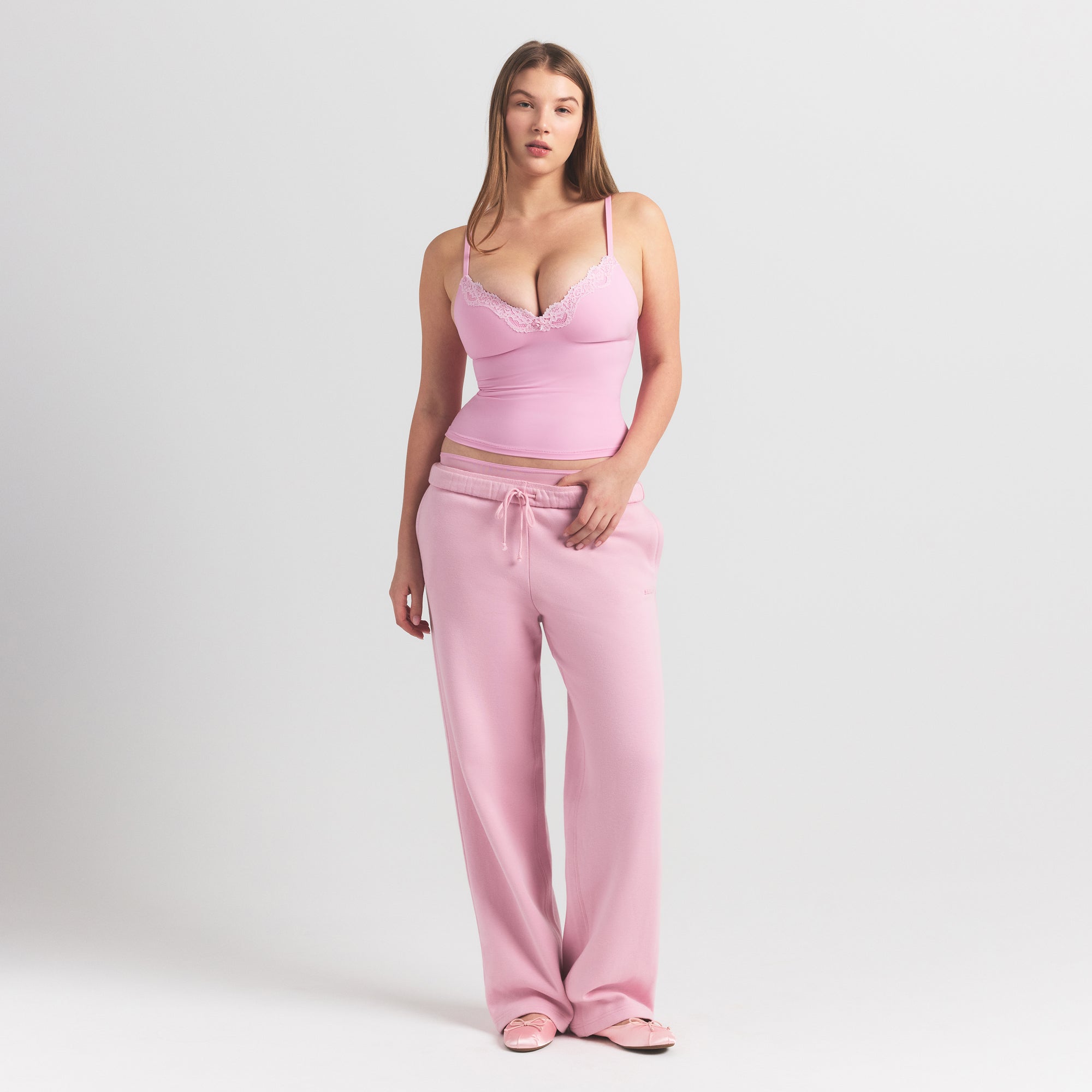 SKIMS FITS EVERYBODY LACE PUSH-UP CAMI | BUBBLE GUM TONAL - Mind Türkiye