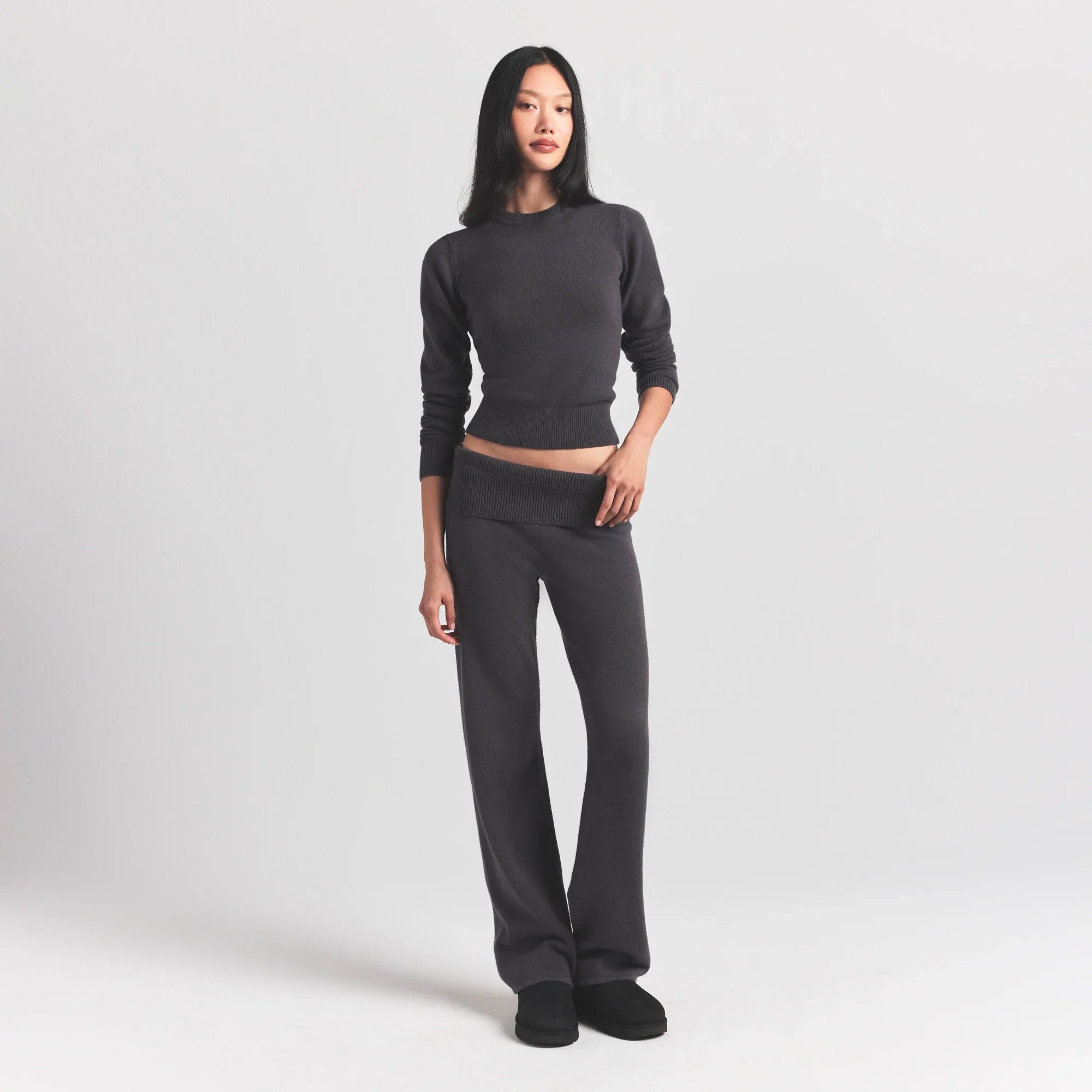 SKIMS SWEATER KNITS RIBBED LONG SLEEVE FITTED CREW NECK | ASH - Mind Türkiye