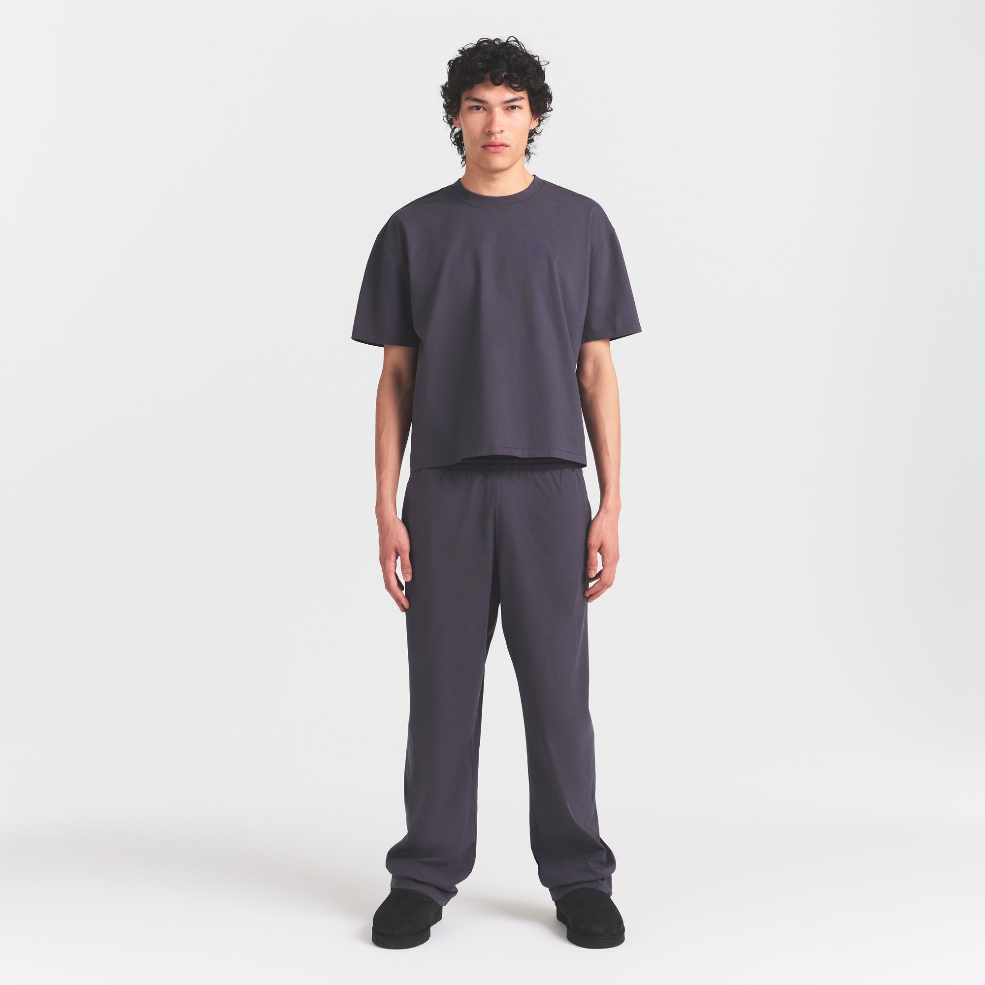 SKIMS HEAVYWEIGHT COTTON MENS RELAXED CROPPED CREW NECK T-SHIRT | RAVEN - Mind Türkiye