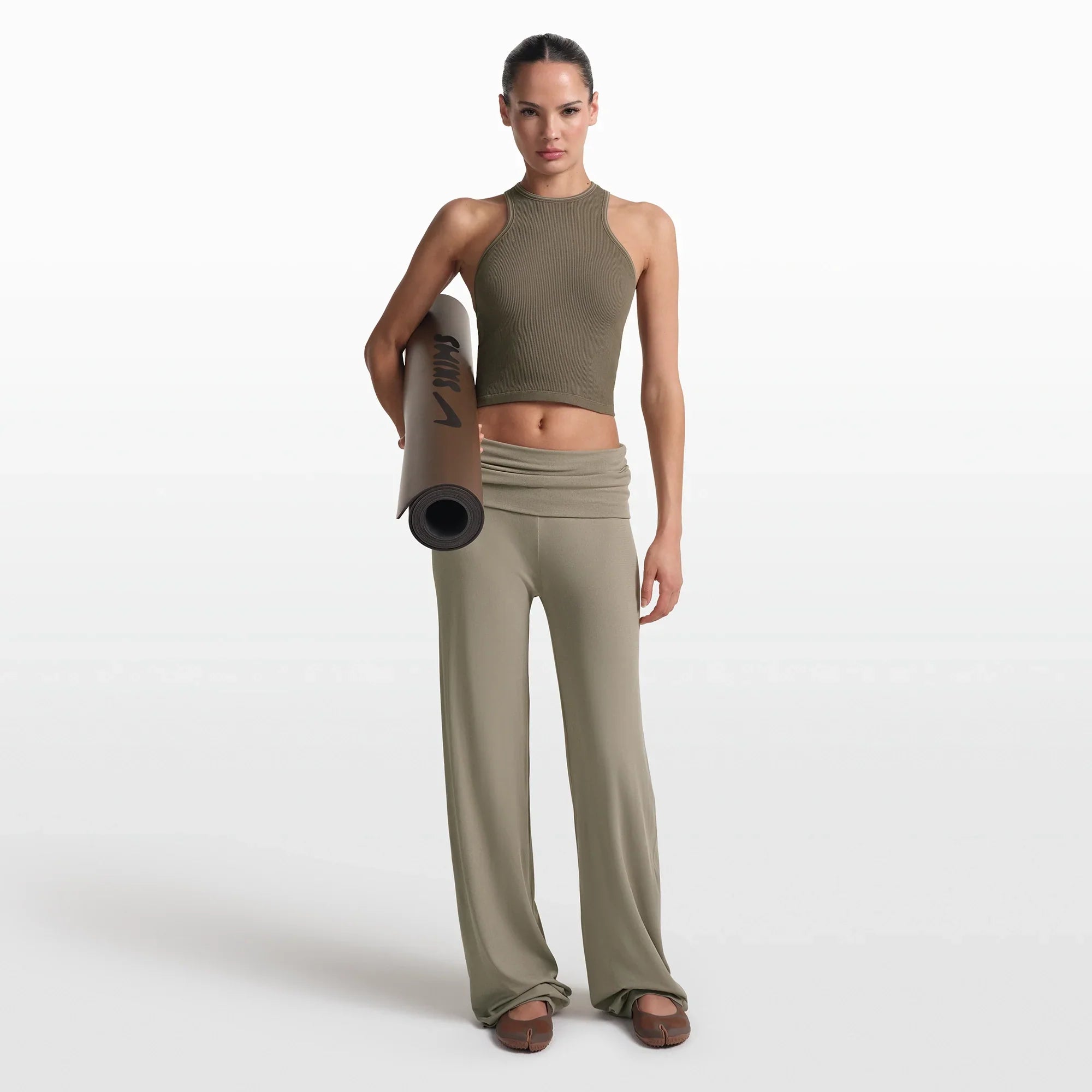 NikeSKIMS RIBBED SEAMLESS RACER FRONT TANK | DUSTY OAKMOSS - Mind Türkiye