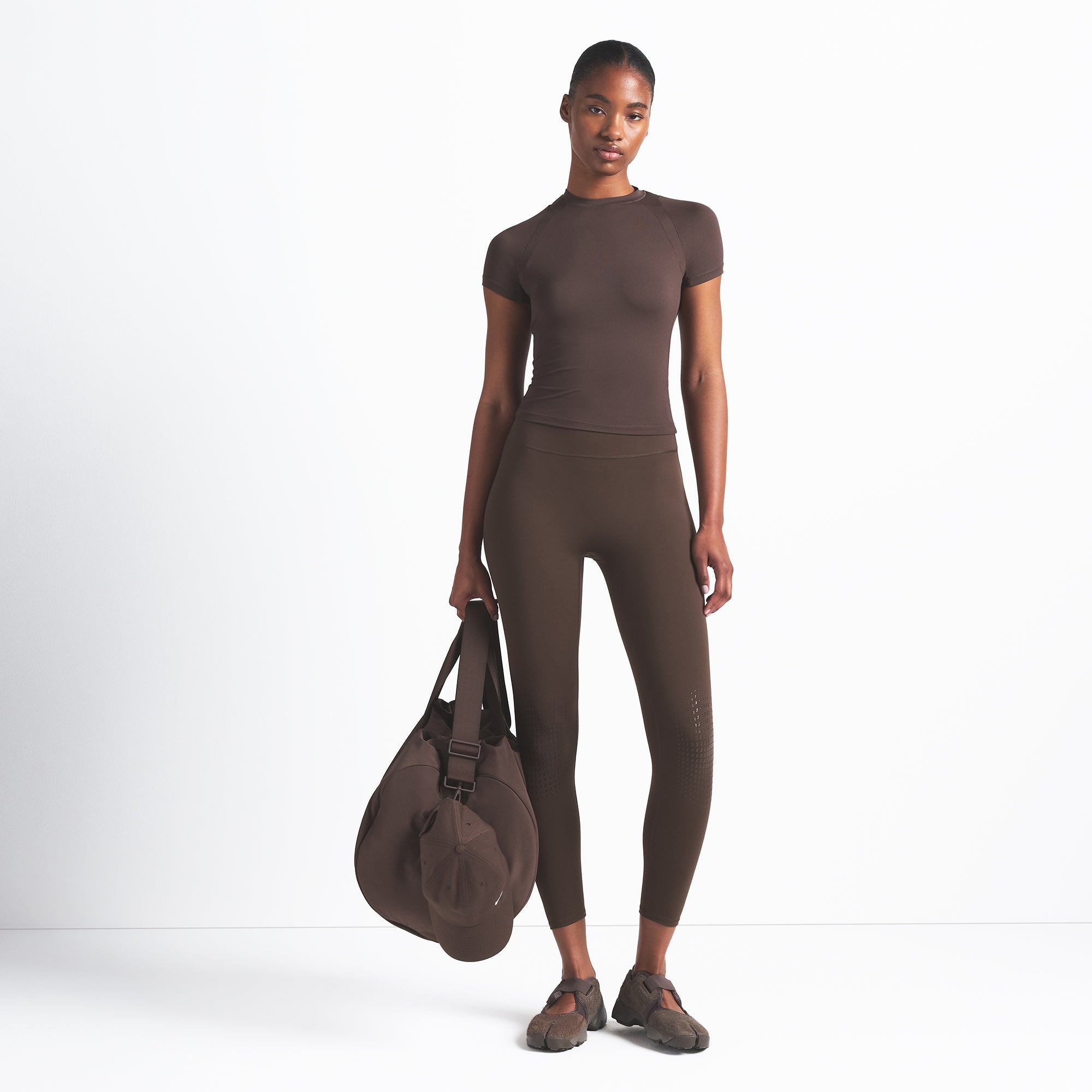 NikeSKIMS AIRY BABY TEE | DARK SEPIA - Mind Türkiye