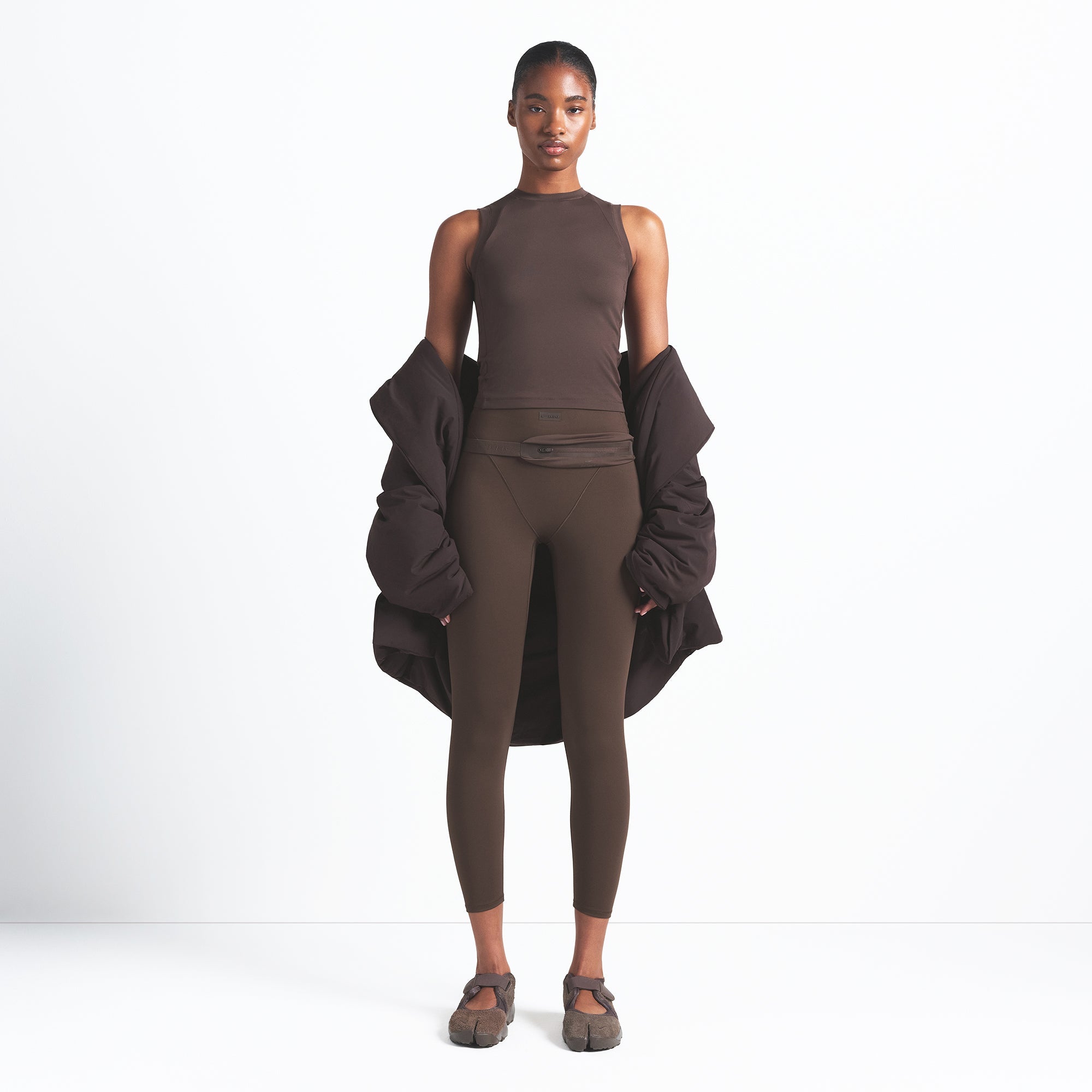 NikeSKIMS AIRY MUSCLE TEE | DARK SEPIA - Mind Türkiye