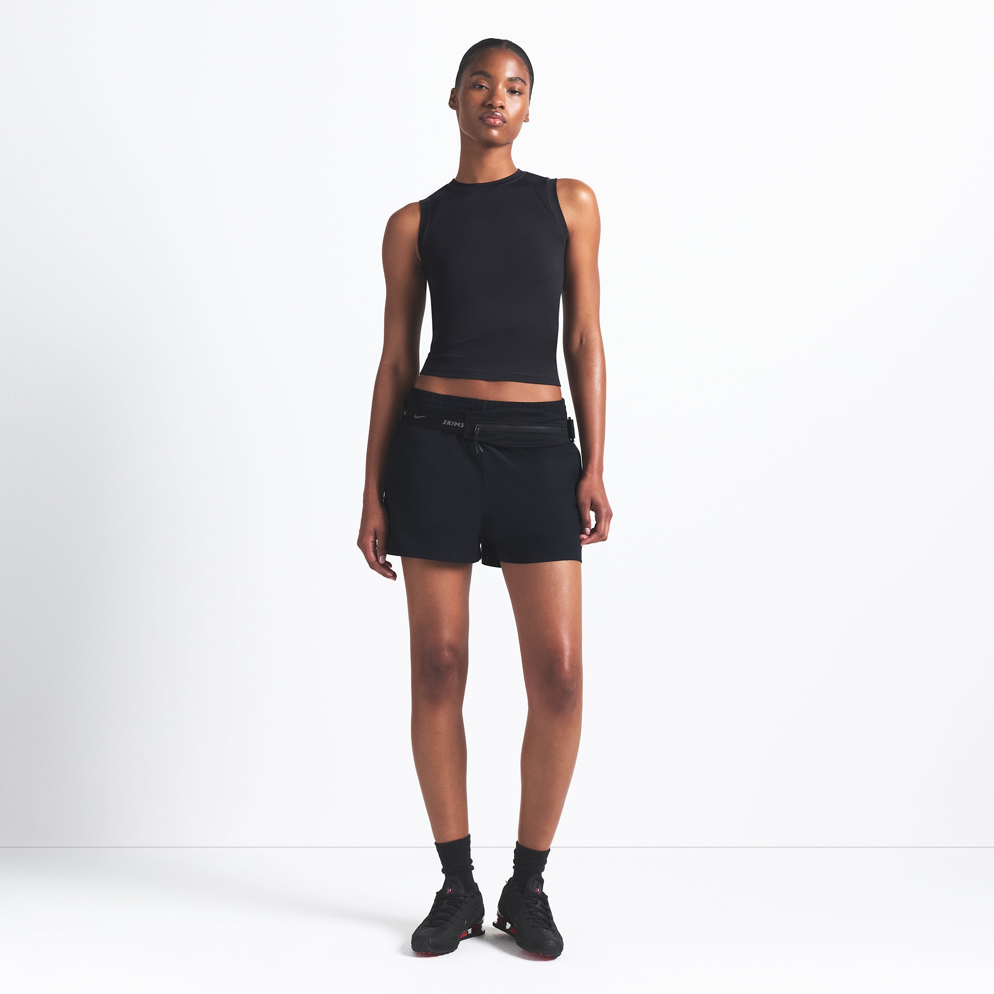 NikeSKIMS AIRY MUSCLE TEE | OBSIDIAN - Mind Türkiye