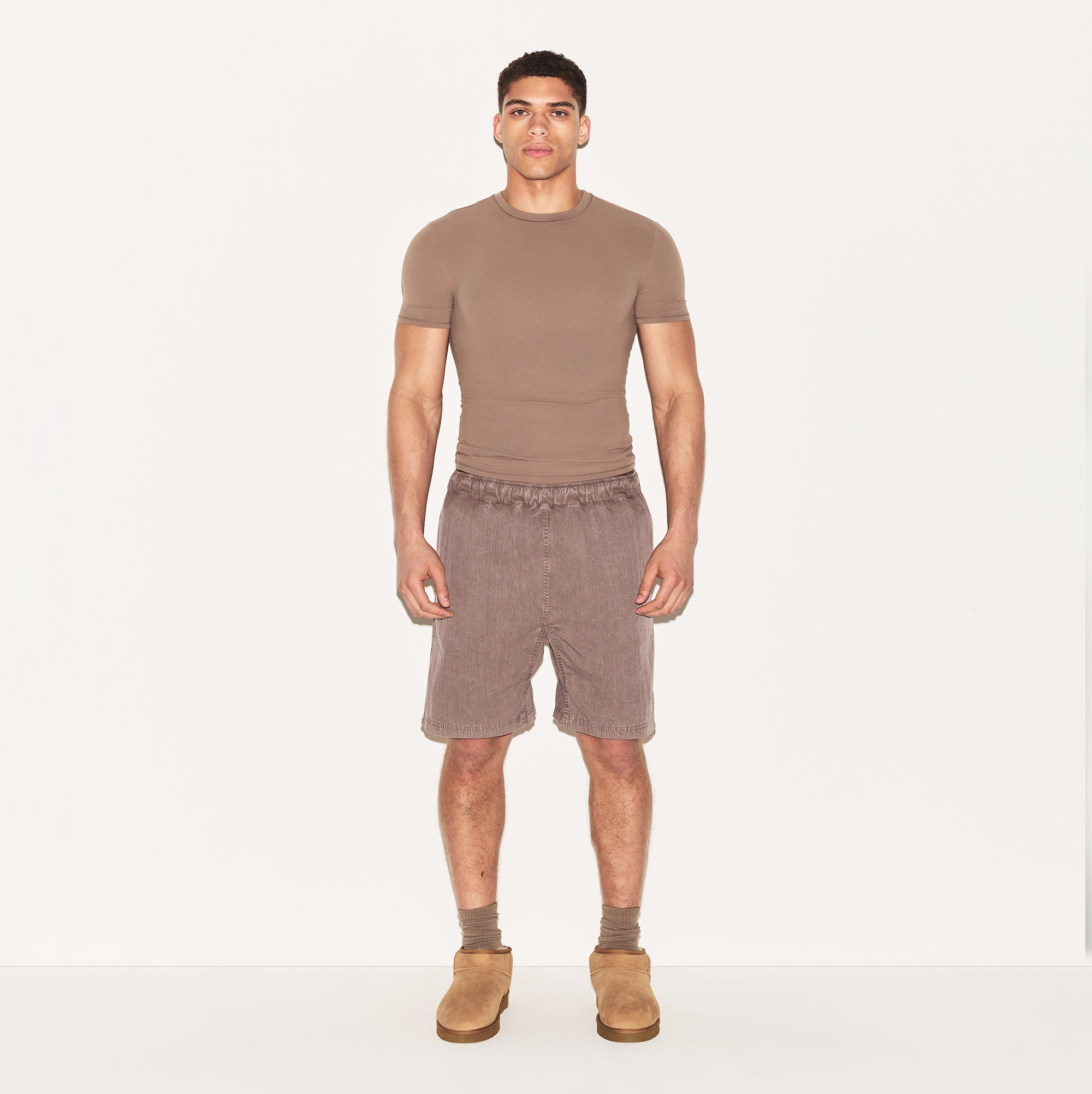 SKIMS FITS EVERYBODY MENS SLIM T-SHIRT | UMBER - Mind Türkiye