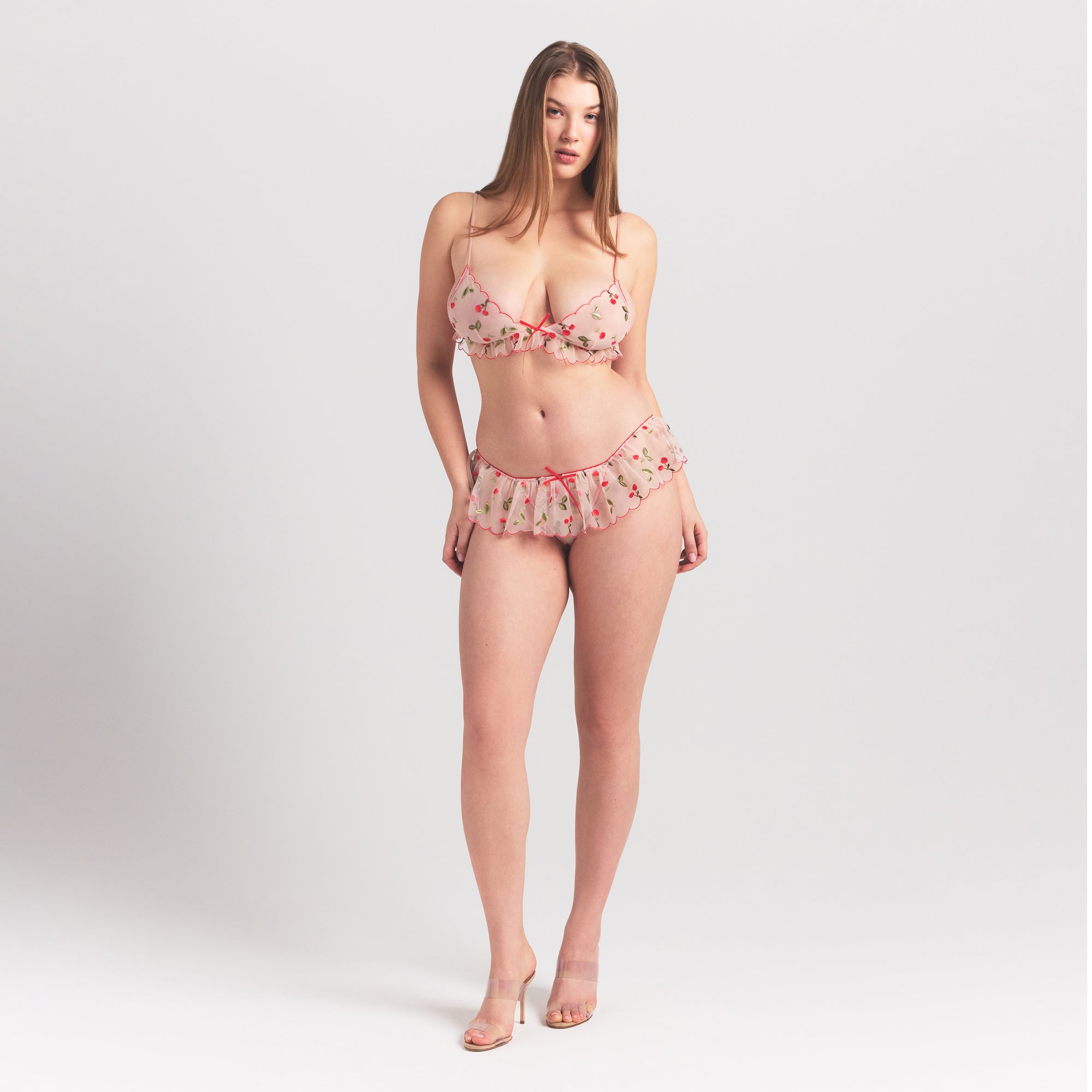 SKIMS EMBROIDERED TULLE SKIMPY TRIANGLE BRALETTE | PRIMROSE CHERRY TULLE - Mind Türkiye