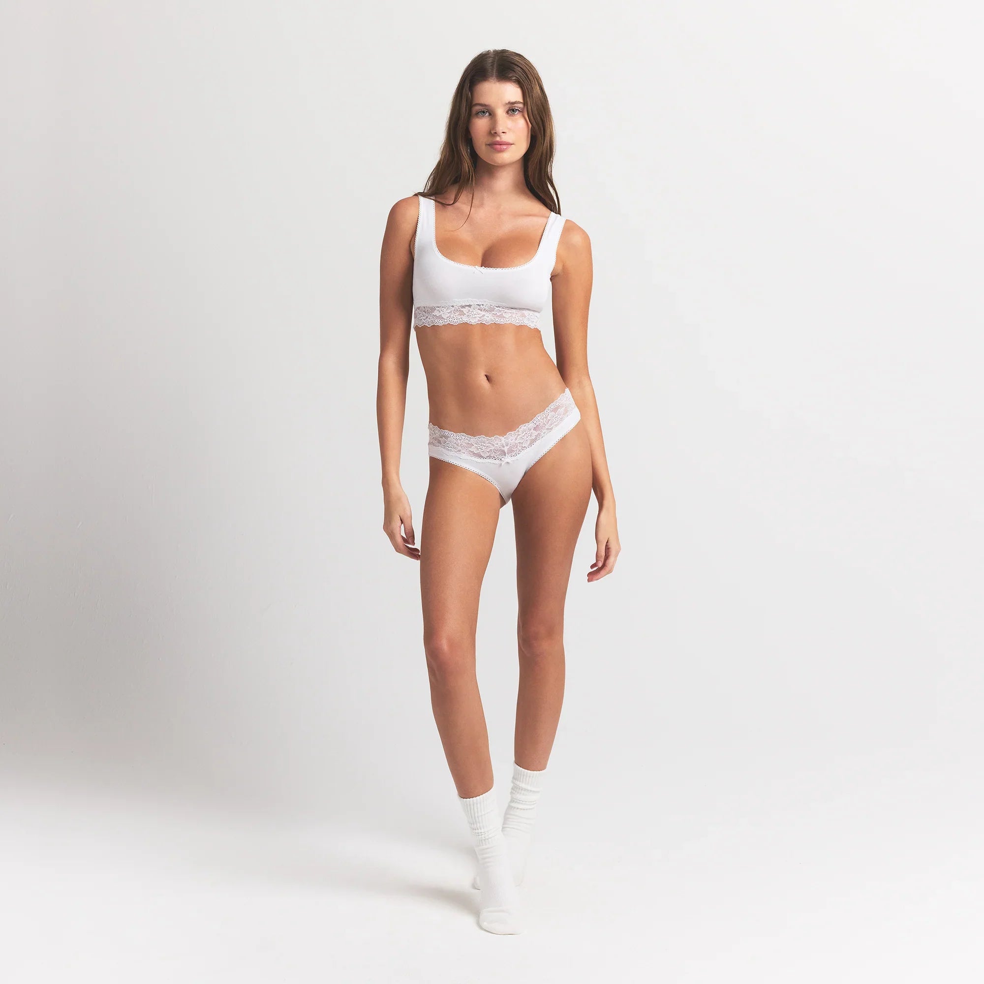 SKIMS LIGHTWEIGHT COTTON WIDE LACE BRIEF | SNOW - Mind Türkiye