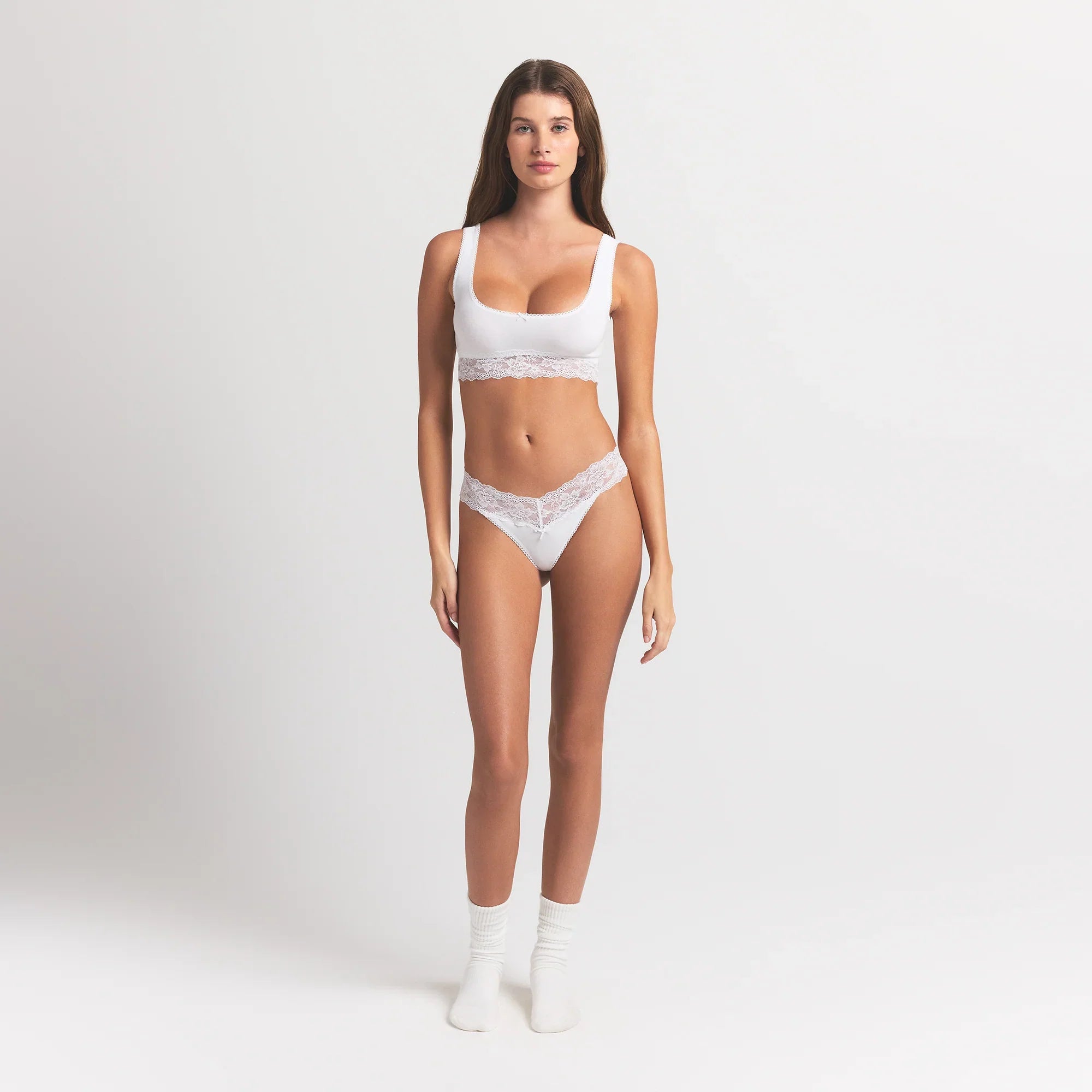 SKIMS LIGHTWEIGHT COTTON WIDE LACE THONG | SNOW - Mind Türkiye
