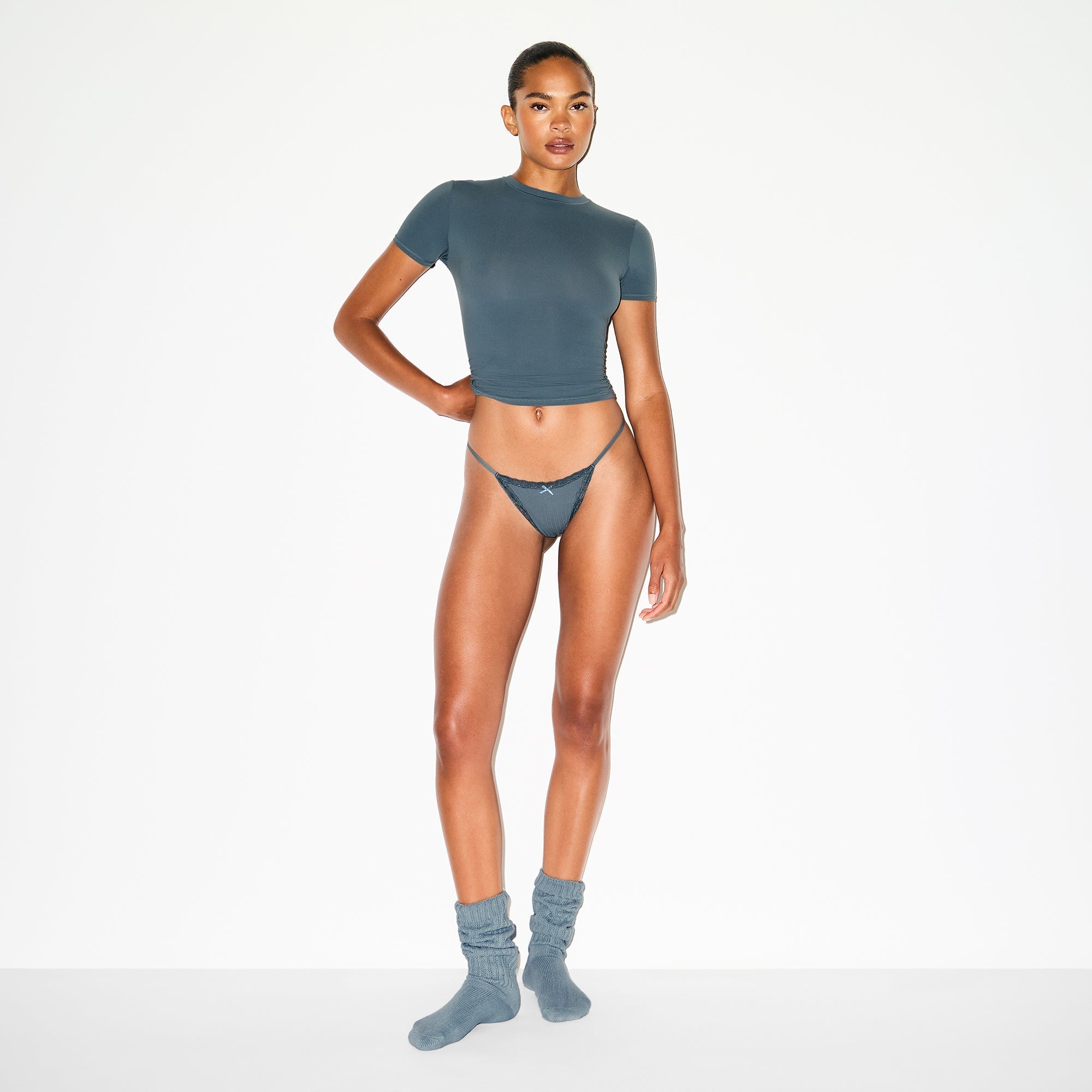 SKIMS LIGHTWEIGHT COTTON POINTELLE LACE STRING THONG | ZIRCON TONAL - Mind Türkiye