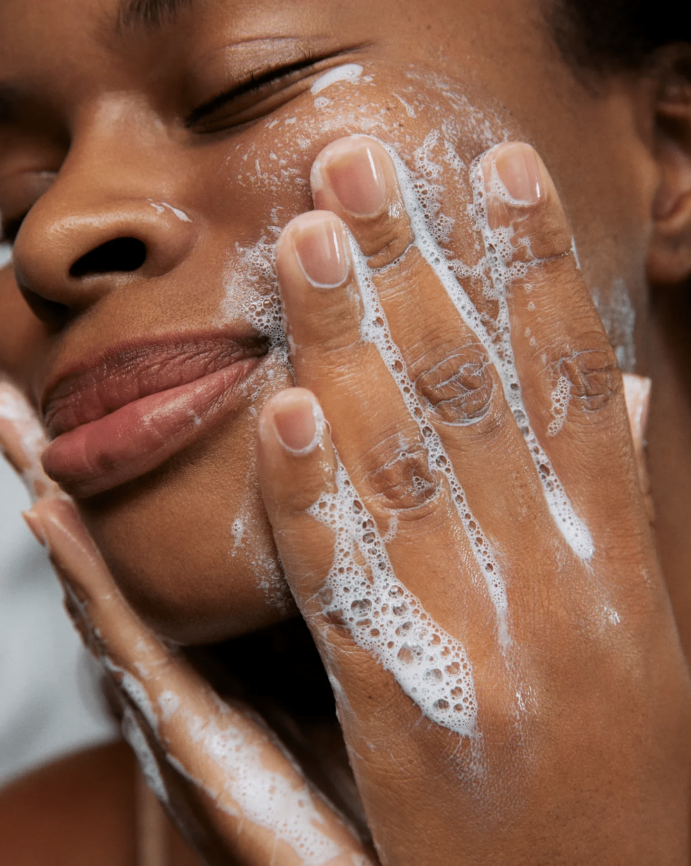 Glossier Milky Jelly Cleansing Bar – Temizleyici Bar - Mind Türkiye