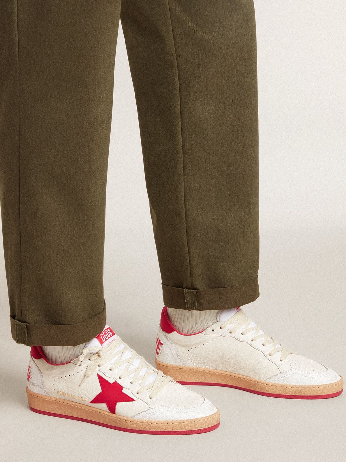 Golden Goose Men’s Ball Star Wishes In White Leather With A Red Star And Heel Tab - Mind Türkiye