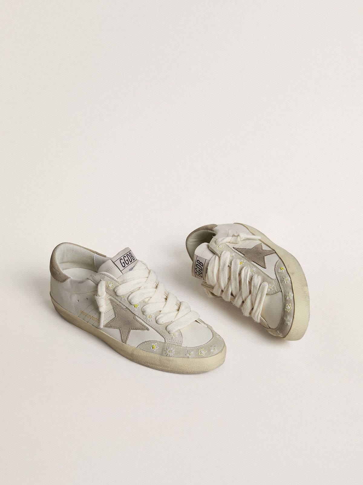 Golden Goose Women’s Super-Star LTD With Beige Suede Star And Heel Tab And Floral Embroidery - Mind Türkiye