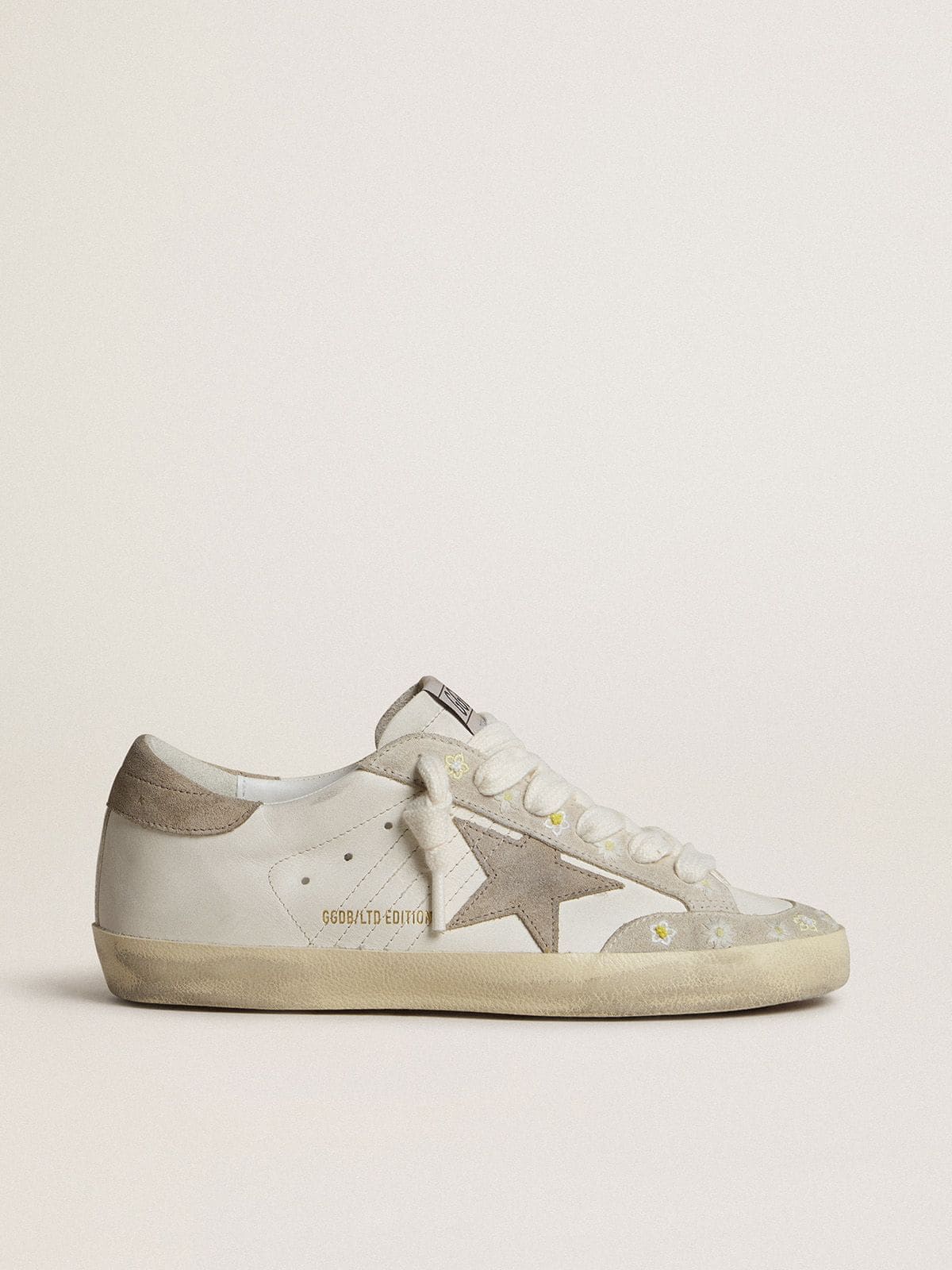 Golden Goose Women’s Super-Star LTD With Beige Suede Star And Heel Tab And Floral Embroidery - Mind Türkiye