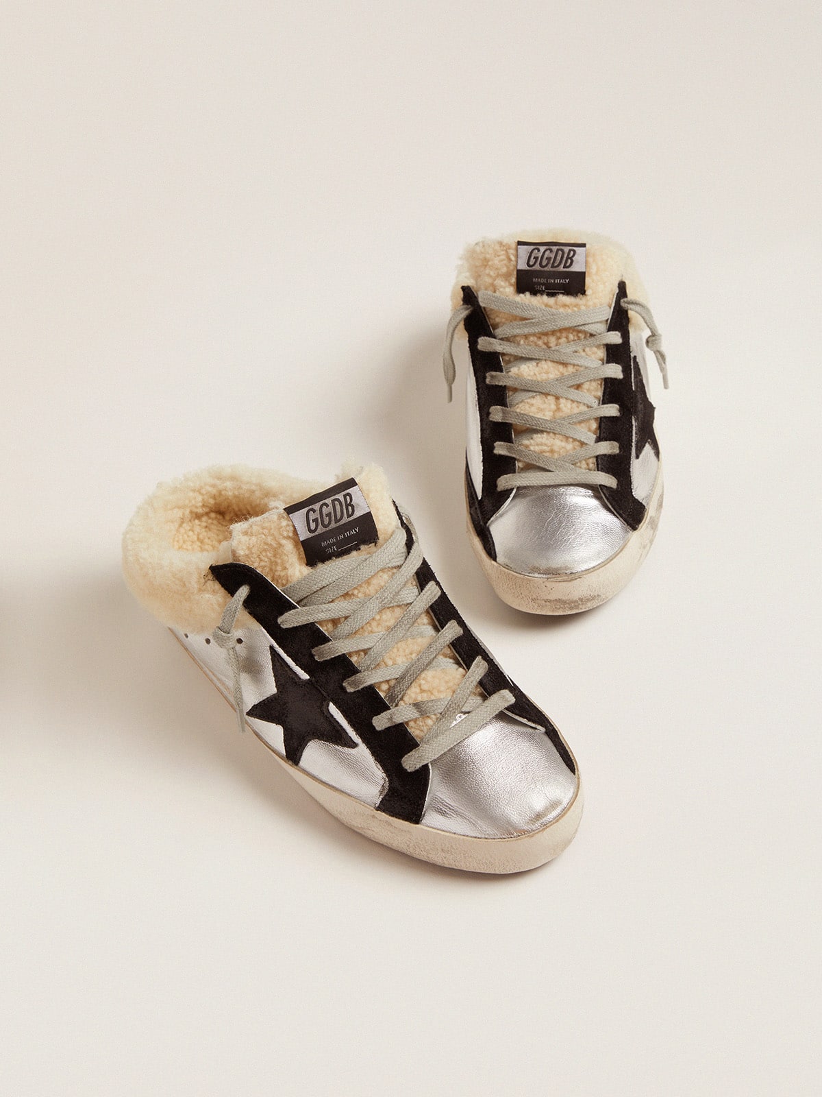 Golden Goose Women’s Super-Star Sabot In Silver Laminated Leather With Black Star - Mind Türkiye