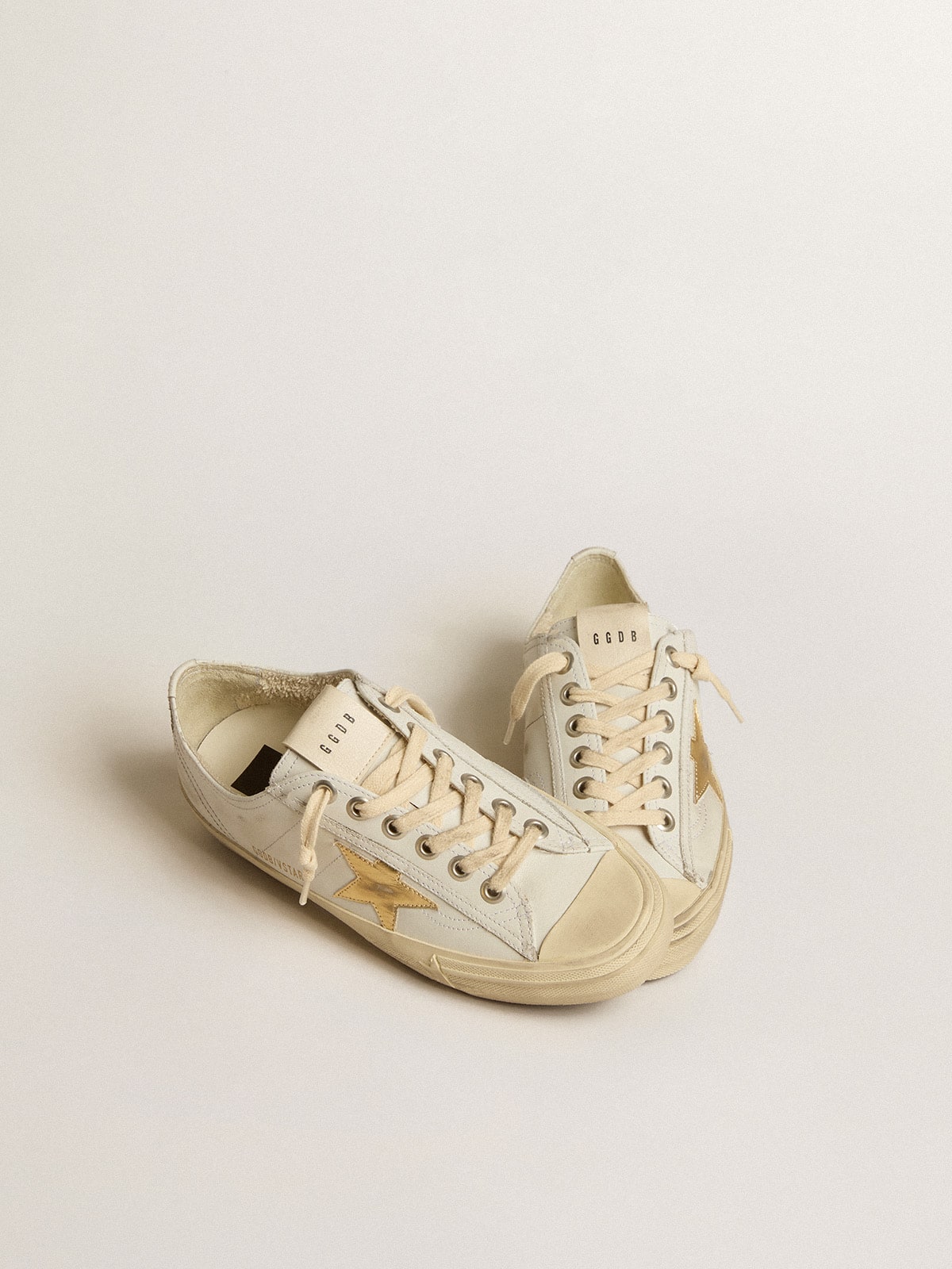 Golden Goose V-Star In White Leather With Gold Metallic Leather Star - Mind Türkiye