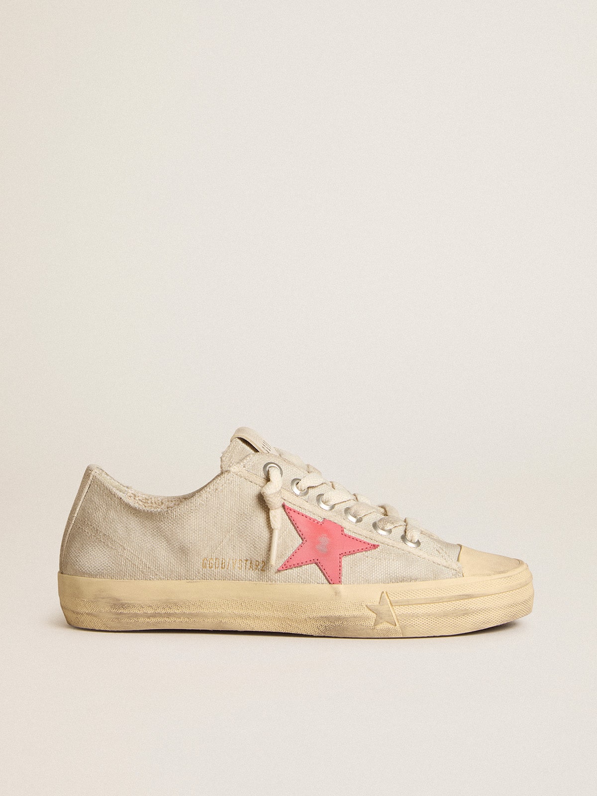 Golden Goose Women’s V-Star In Light Gray Canvas With A Red Leather Star - Mind Türkiye