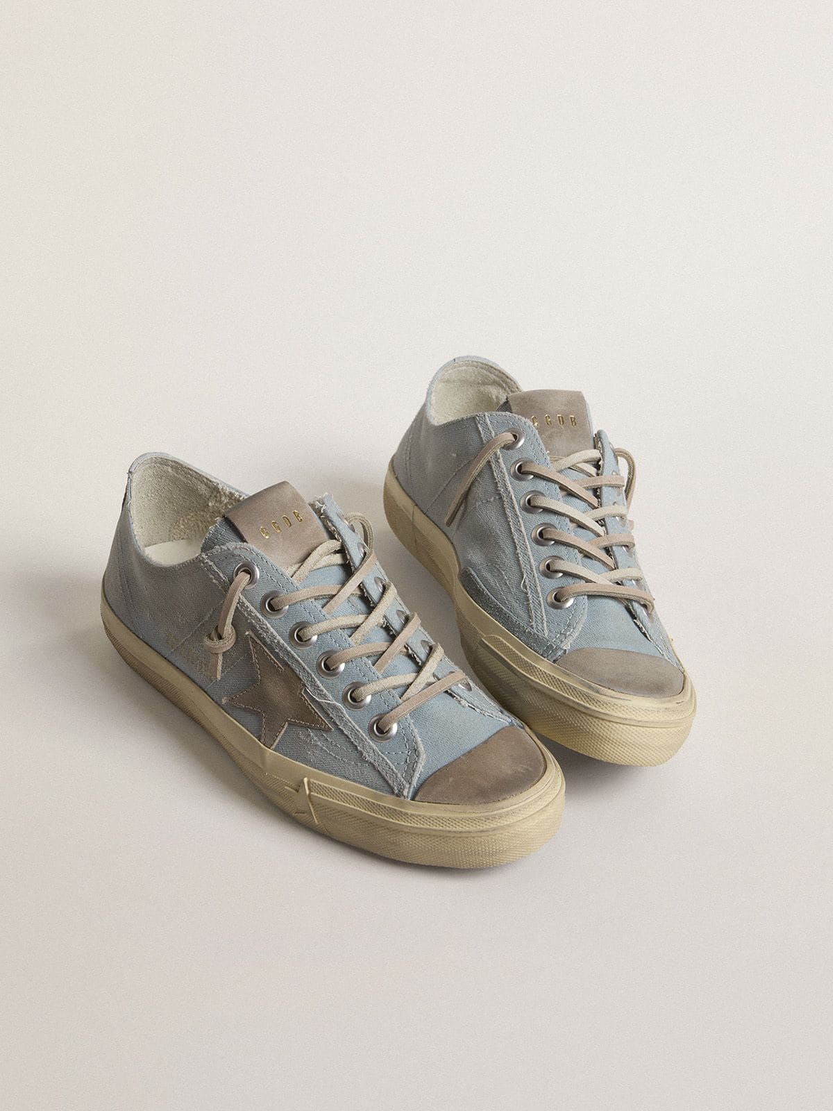Golden Goose Women’s V-Star In Light Blue Canvas With Dove-Gray Leather Star - Mind Türkiye