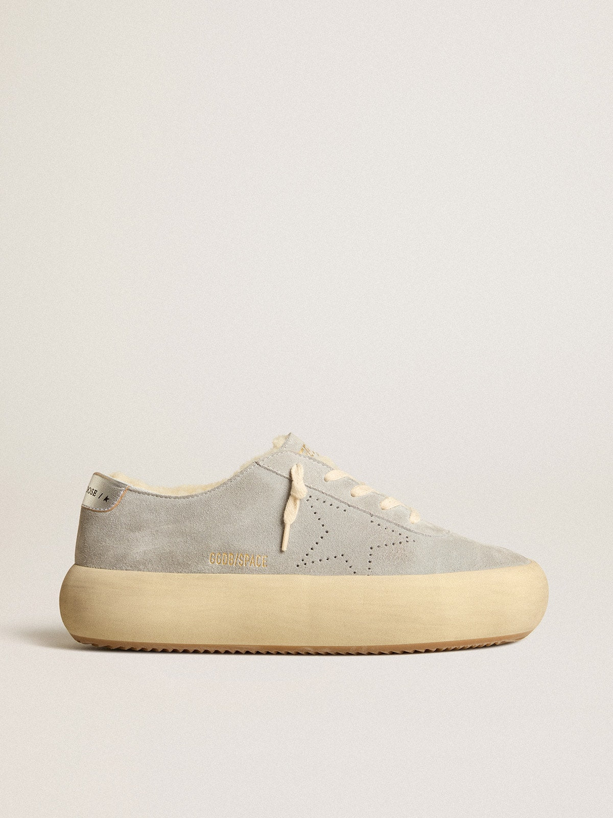 Golden Goose Women’s Space-Star Shoes In Ice-Gray Suede With Shearling Lining - Mind Türkiye