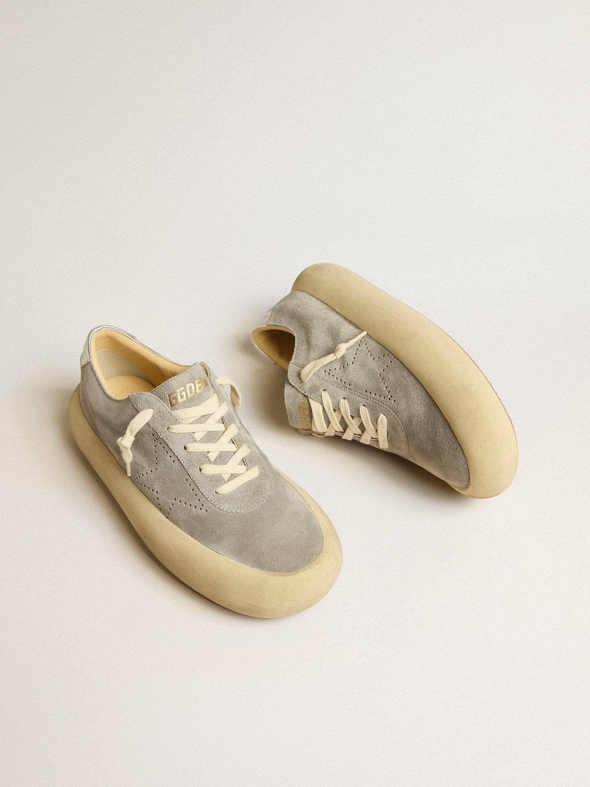 Golden Goose Women’s Space-Star Shoes In Ice-Gray Suede With Perforated Star - Mind Türkiye