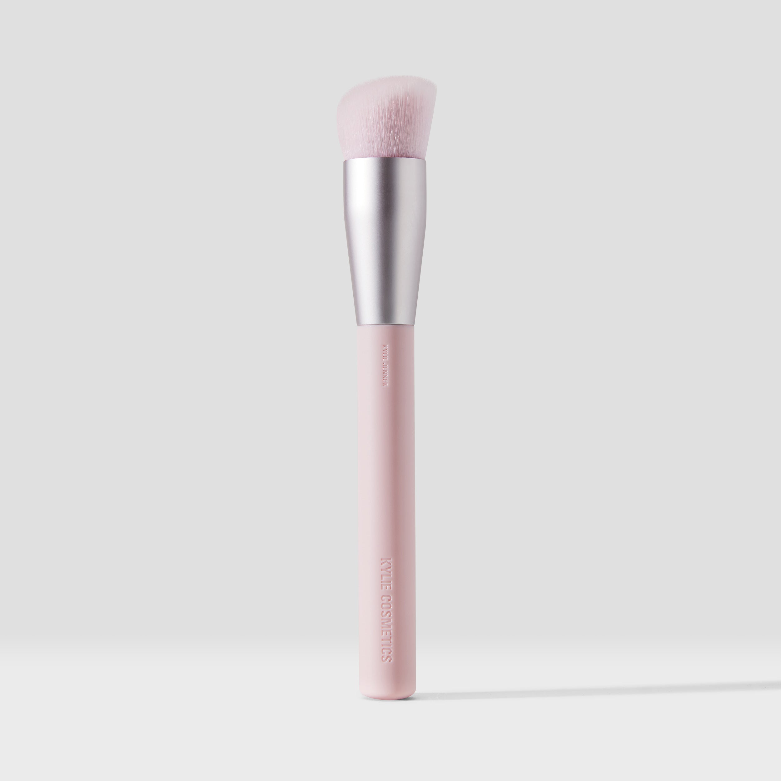 Kylie Foundation Brush 01