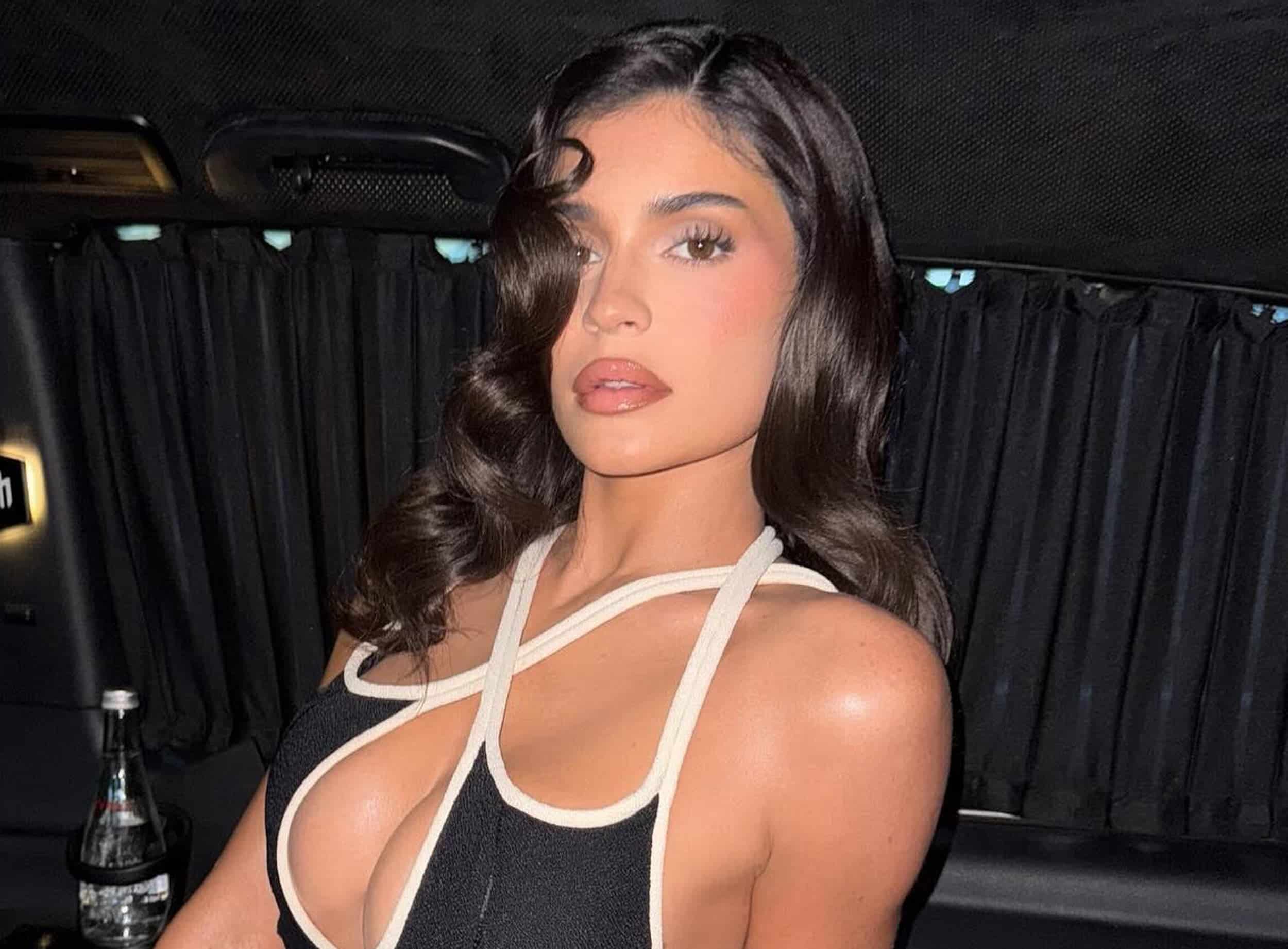 Kylie Schiaparelli Makeup Look Bundle - Mind Türkiye