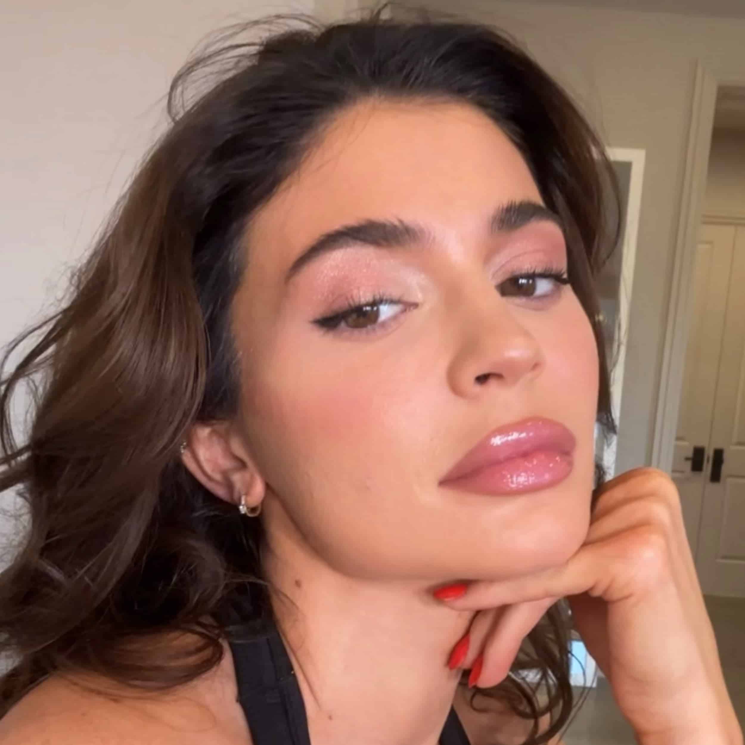 Kylie Cosmic-Inspired Glam Look Bundle - Mind Türkiye